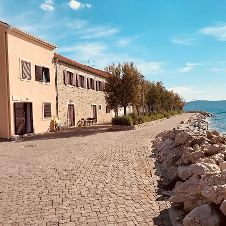 Apartment First Row By The Sea